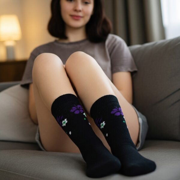 Black Floral Patterned Crew Socks – Soft & Stylish Everyday Wear
