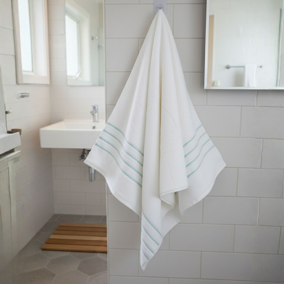Quick Dry White Cotton Bath Towel with Aqua Stripe Design – 580 GSM Large Size (140×70 cm) Ultra Soft & Super Absorbent