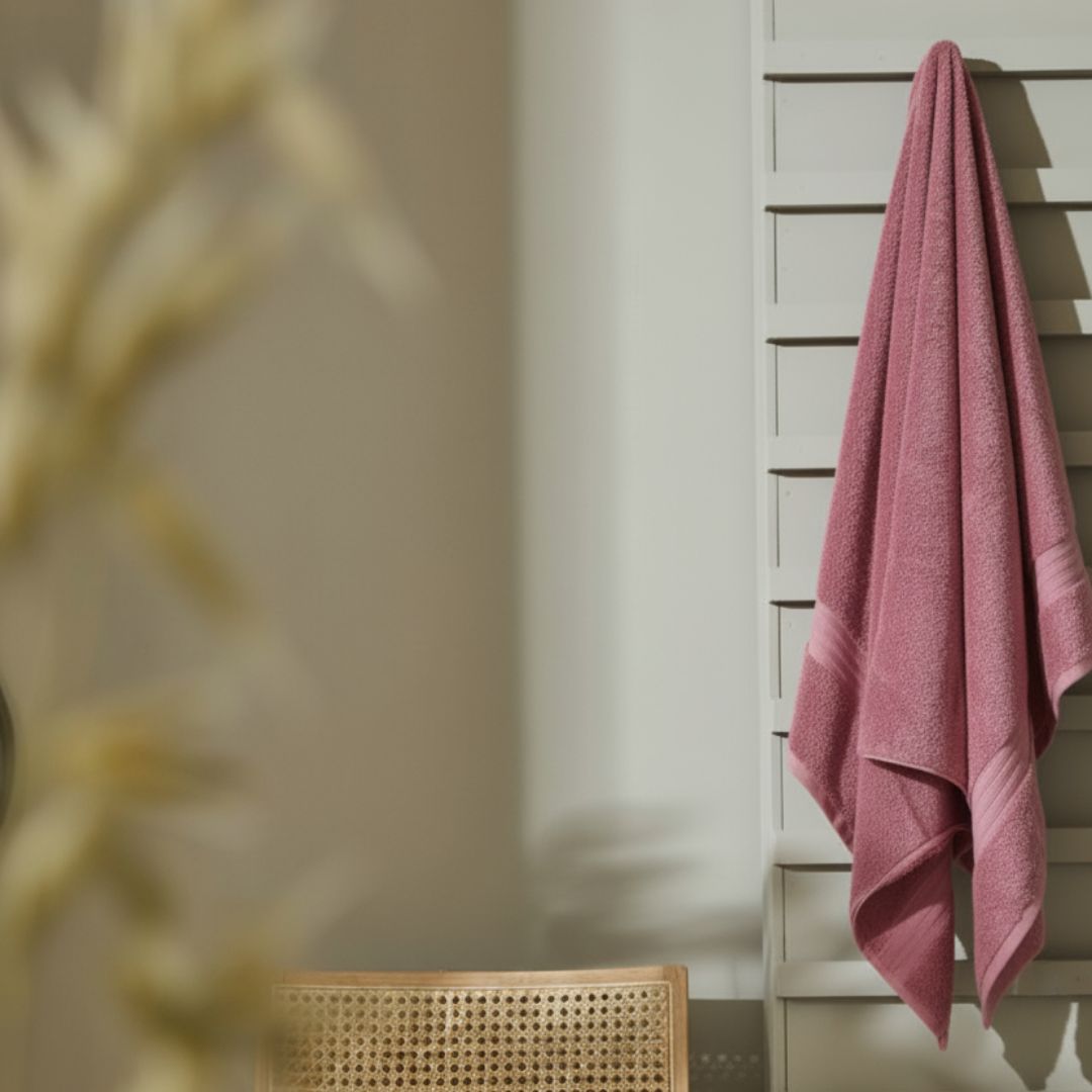 Quick Dry Premium Pink Cotton Bath Towel – 590 GSM, Large Size (140×75 cm) Ultra Soft & Super Absorbent