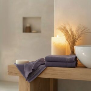 Premium Absorbent Lavender Purple Cotton Bath Towel with Elegant Border Design – 510 GSM, Large Size (130×65 cm)