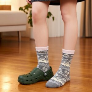 Winter Woolen Thermal Socks – Soft Fleece-Lined Warm Socks with Snowflake Pattern (Grey & Cream)